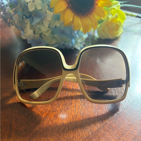 Vintage “Kurt Cobain” sunglasses 😎 - Picture 2 of 4